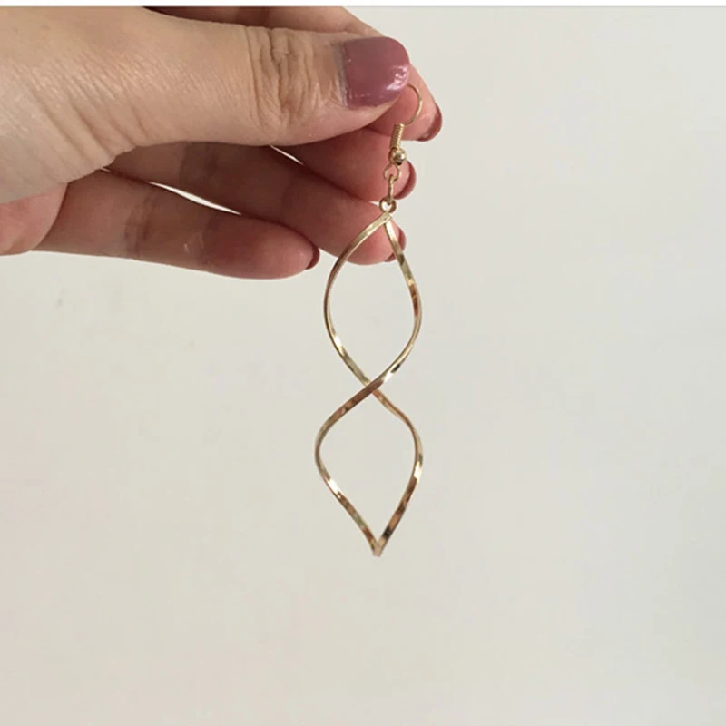 

2020 New Simple Wave Curve Earrings Woman Fashion Design Spiral Long Earrings Fashion Exaggeration Eardrop