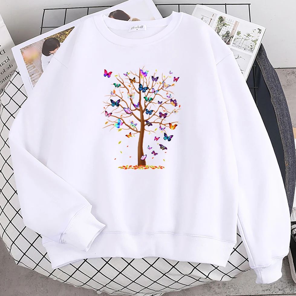 

Женская толстовка с капюшоном и принтом в виде дерева и бабочек