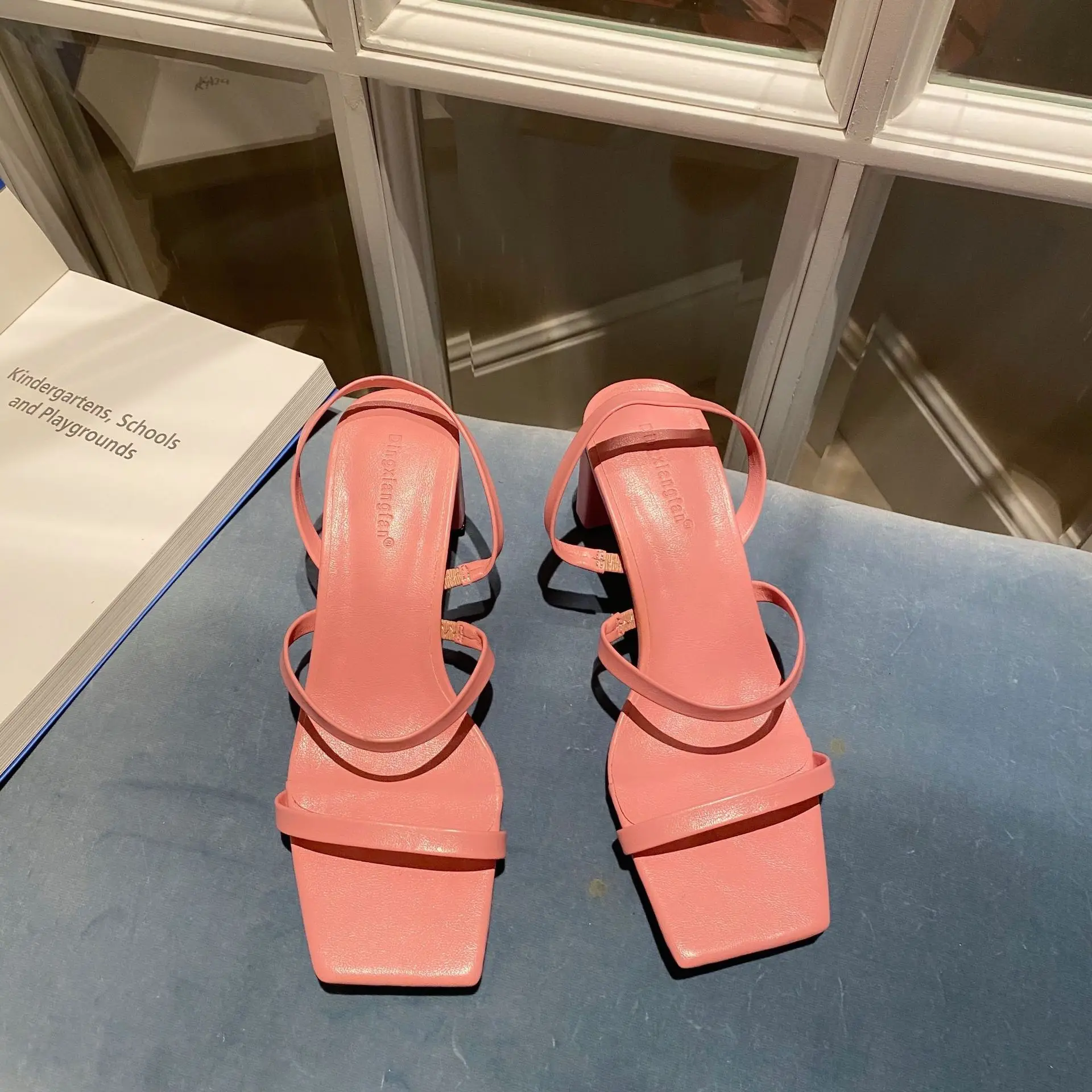 Женские шлепанцы на высоком каблуке босоножки ярких цветов тонком лето KM-ROYA |