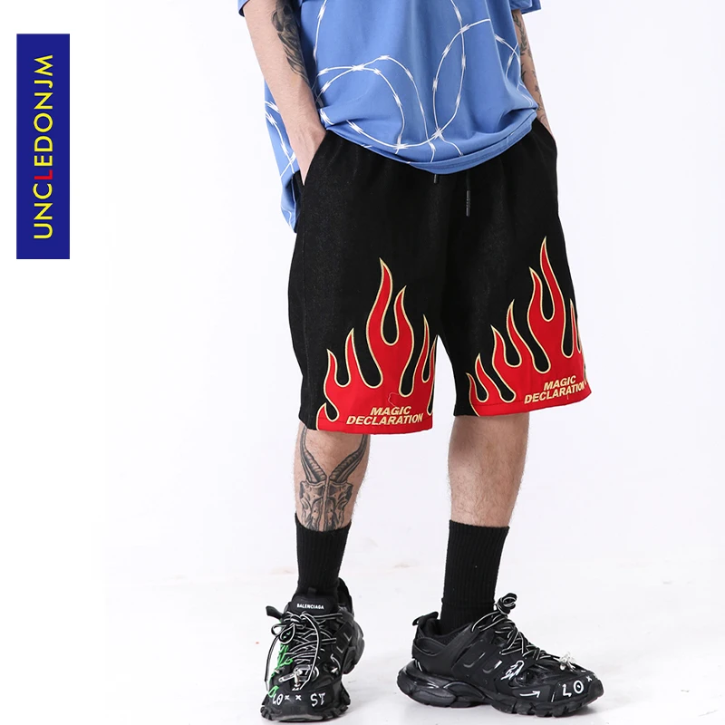 Мужские джинсовые шорты UNCLEDONJM Свободные повседневные в стиле хип-хоп с пламенем