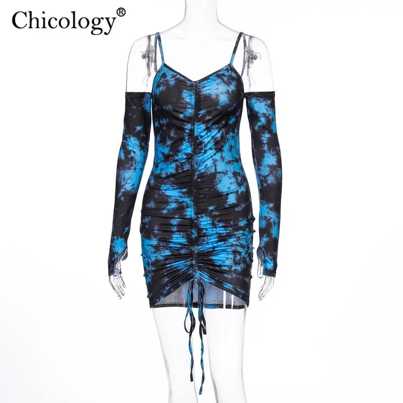 Женское мини платье с открытыми плечами Chicology облегающее на тонких бретельках