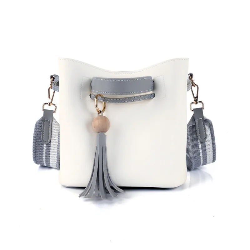 

Contrasting color tassel wide shoulder strap messenger bag temperament single shoulder large capacity female bag bucket bag