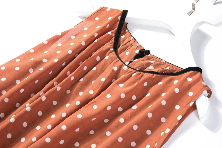 Женское платье из натурального шелка с круглым вырезом в оранжевый горошек