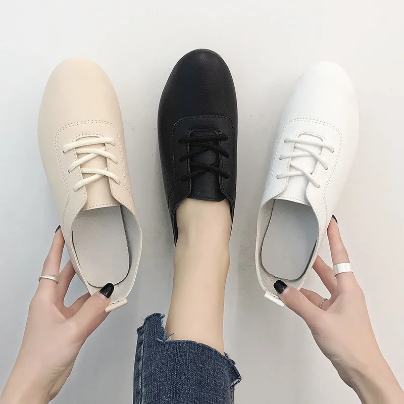 Женские лоферы из натуральной кожи на плоской подошве с круглым носком