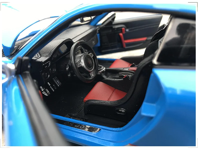 Bburago 1:18 Porsche 911 GT3 RS модель автомобиля из сплава Модель автомобиля Моделирование Украшение автомобиля коллекция Подарочная игрушка Литье под давлением модель игрушка для мальчиков