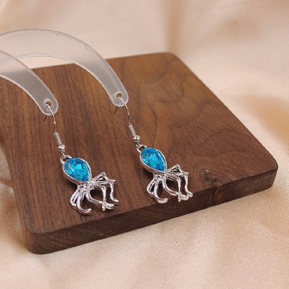 Модные простые серьги-подвески в виде осьминога с кристаллами и камнями для