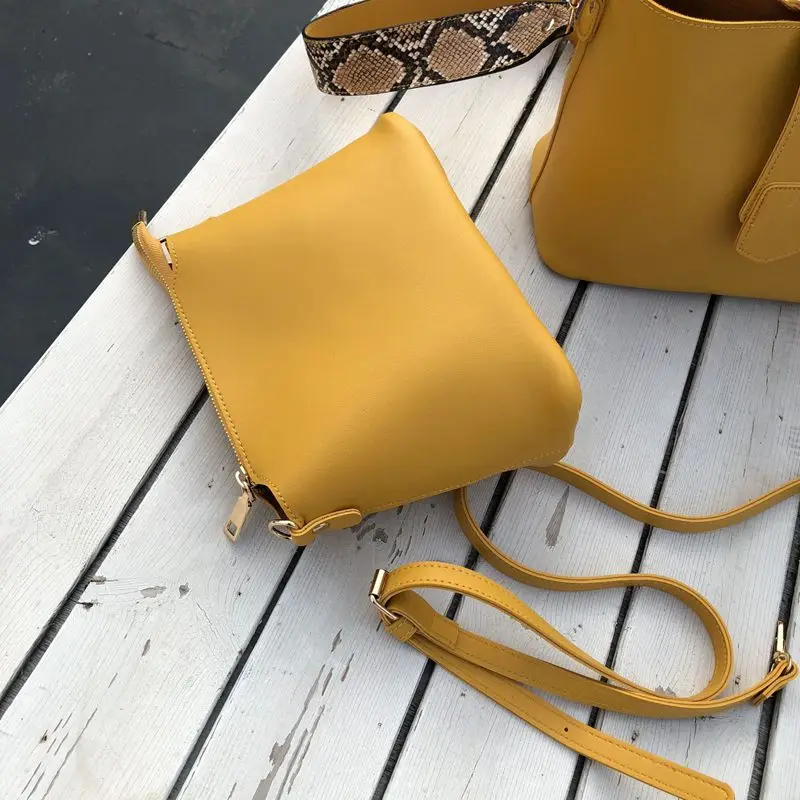 

Designer Snake Pattern Wide Shoulder Strap Women Handbag Soft Leather Bucket Bag Casual Messenger Bag Composite Bag L85