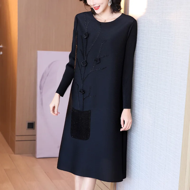 

High End Foreign Style Pleated Small Black Dress Spring Dress 2021 New Women's Loose Plus Size A-line Pleated Dress