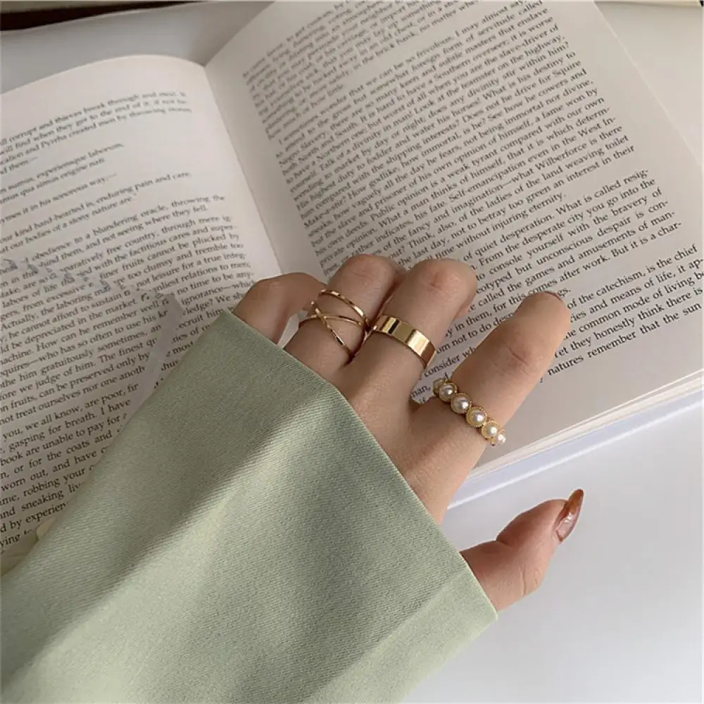 

4 Pieces of Simple and Light Luxury Cross Pearl Ring Set Personality Elegant Ladies Casual Party Geometric Ring Jewelry