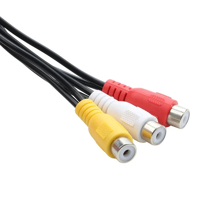 Три гнездовых головки RCA превращаются в шесть штекерных головок аудио и видео