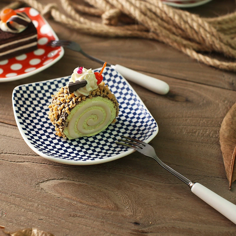 С геометрическим рисунком с изображением сыр пластин цвета слоновой кости