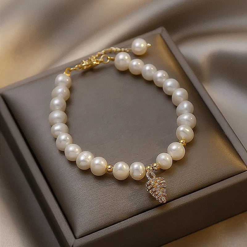 

In 2021, The New Fashion Popular Ms Freshwater Pearl Bracelet, Personality, Contracted Temperament Luxury Jewelry Birthday Party