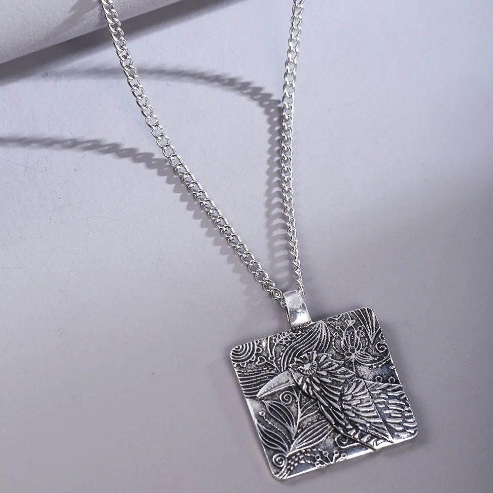 

Men Punk Necklace Square Charms Carve Bird Leaf Necklace Eagle Pendants Chain Necklaces Jewelry Gift