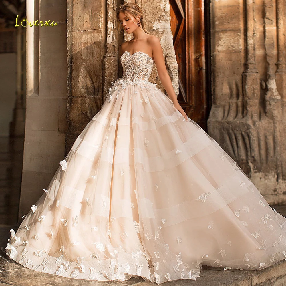 

Loverxu Sexy Backless Sweetheart Flowers A Line Wedding Dresses 2021 Luxury Appliques Tiered Court Train Vintage Bridal Gowns