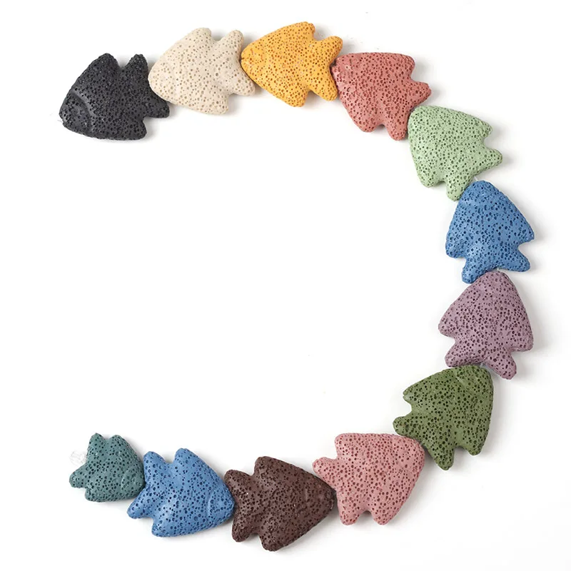 Разноцветные лавовые бусины в форме рыбок из вулканической скалы россыпью с