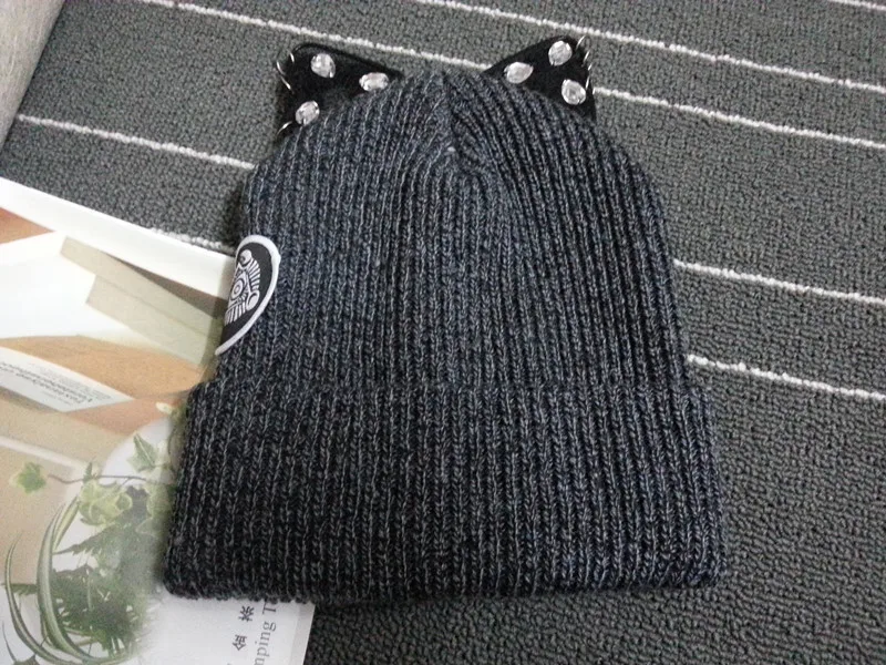 Милая шапочка вязаная зимняя шапка для женщин шляпа шерсть Стразы Devil Рога с