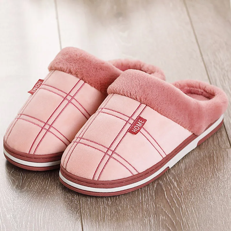 Pink Большие размеры 43-45; удобные теплые тапочки; женская домашняя обувь из плюша и замши; Женские однотонные зимние тапочки из ПВХ для женщин - Цвет: Pink