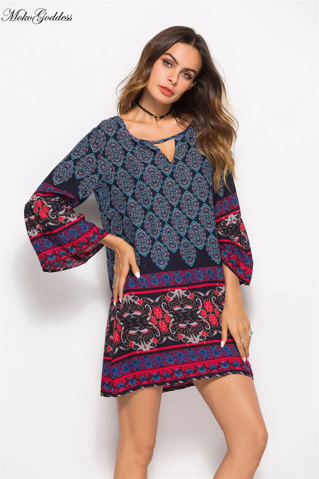 Женское мини-платье с принтом длинным рукавом и V-образным вырезом | Женская