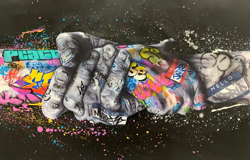 

Абстрактный плакат MINISO "Пара духов на руках"