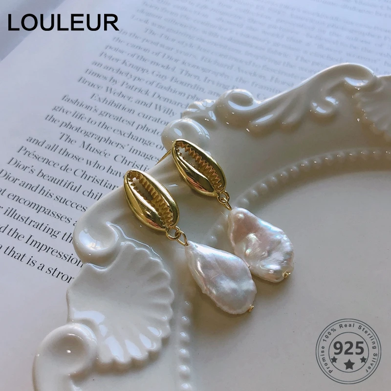 

Женское ювелирное изделие из серебра 925 пробы