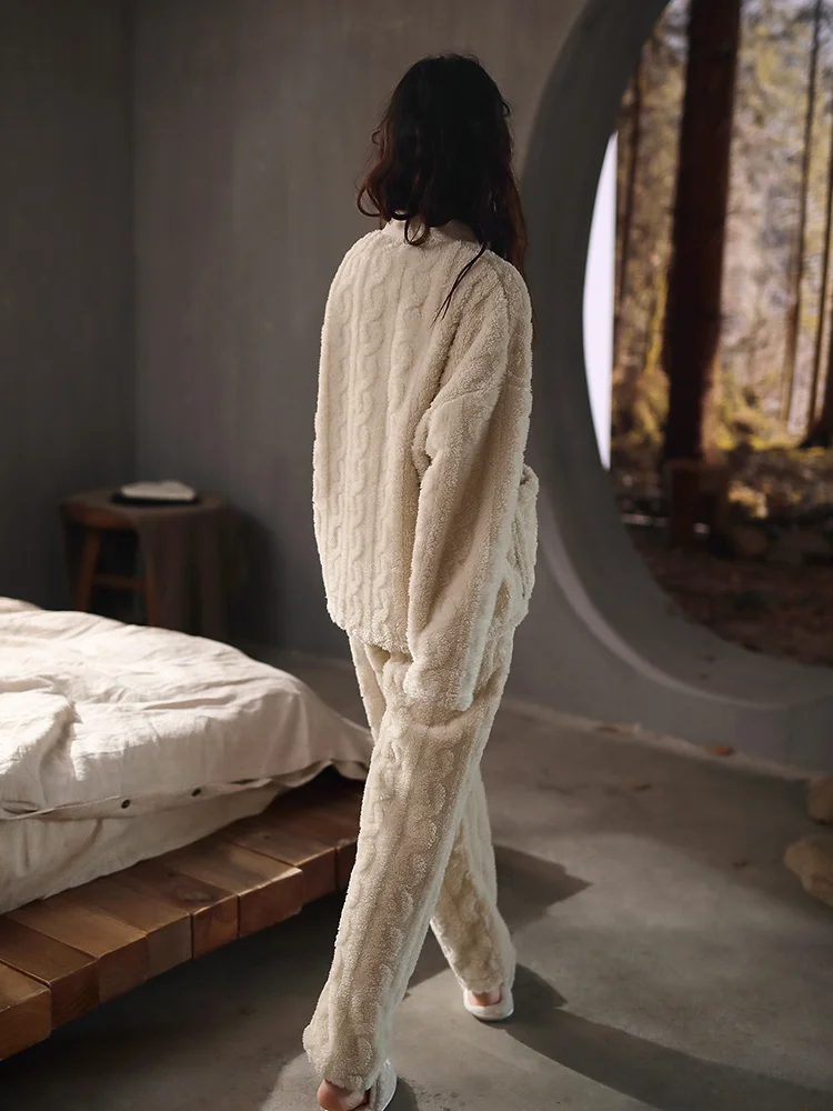 

New pajamas women's autumn and winter coral fleece and velvet padded home clothes women can wear suits in spring and autumn.