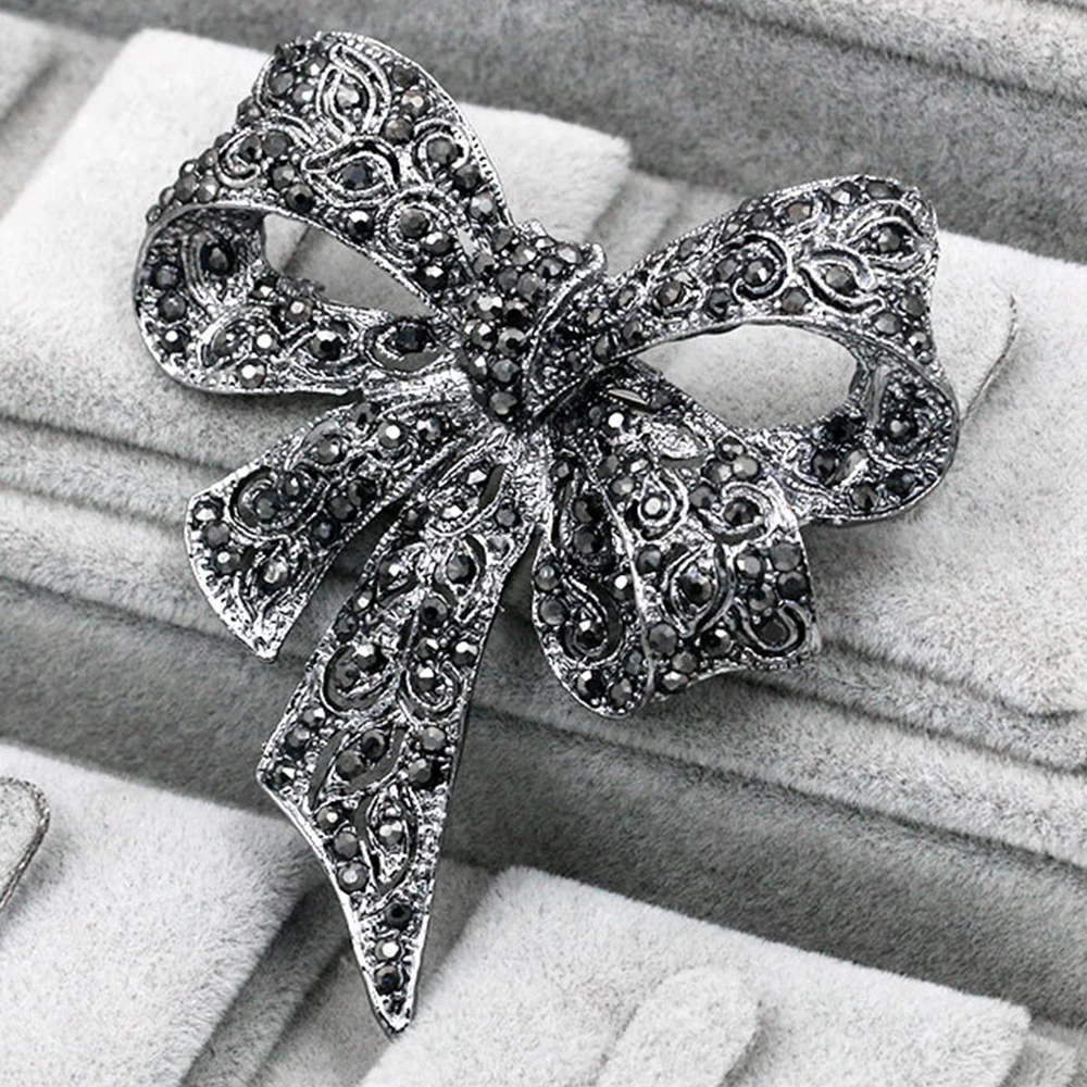 Броши бант женские со стразами черного цвета зимние с большим бантом брошь на