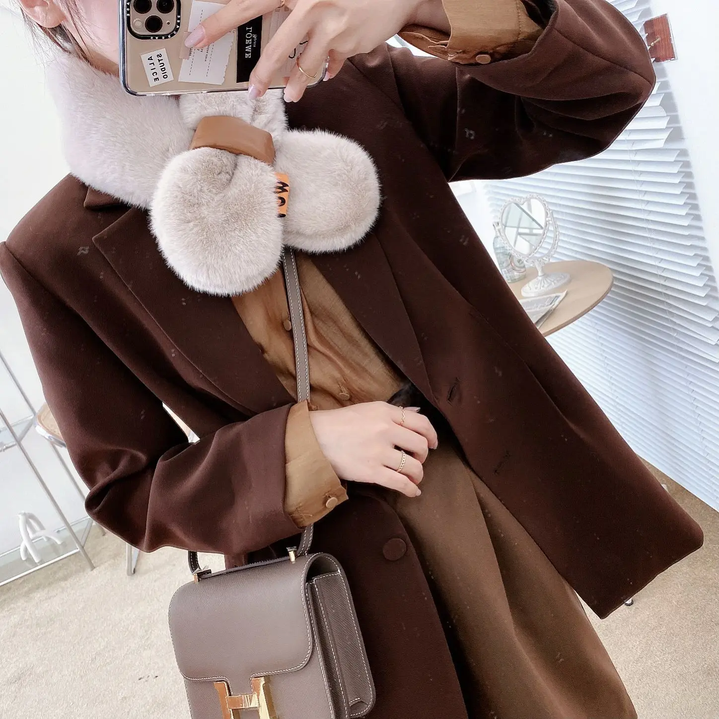 

Winter warm scarf imitation rabbit fur pearl buckle fur scarf Japan and South Korea pure color wild plush cute