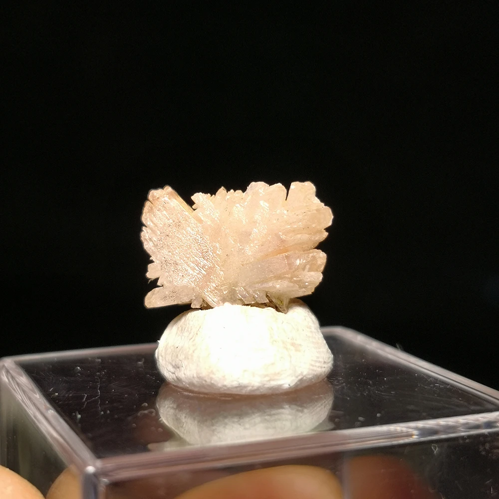 

Natural Stone Cerussite Mineral Crystal Specimen from Guangxi Province,China A1-3