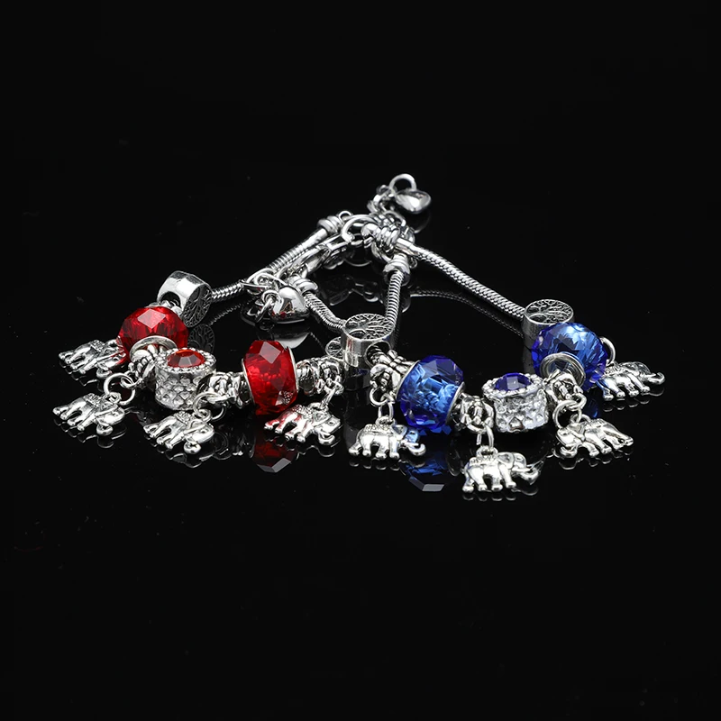 Посеребренный самодельный браслет с кнопками и подвеской в виде слона