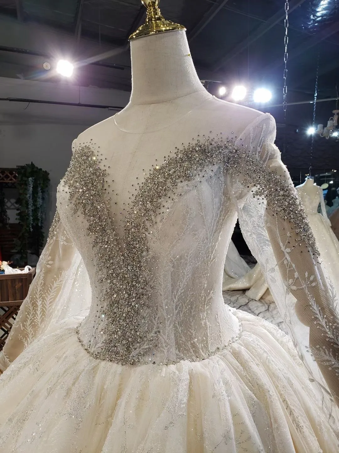 

Luxury Full Beaded Lace Long Sleeve Wedding Dress 2021 Vintage V Neck Bridal Gown Long Train Lace Applique Handwork