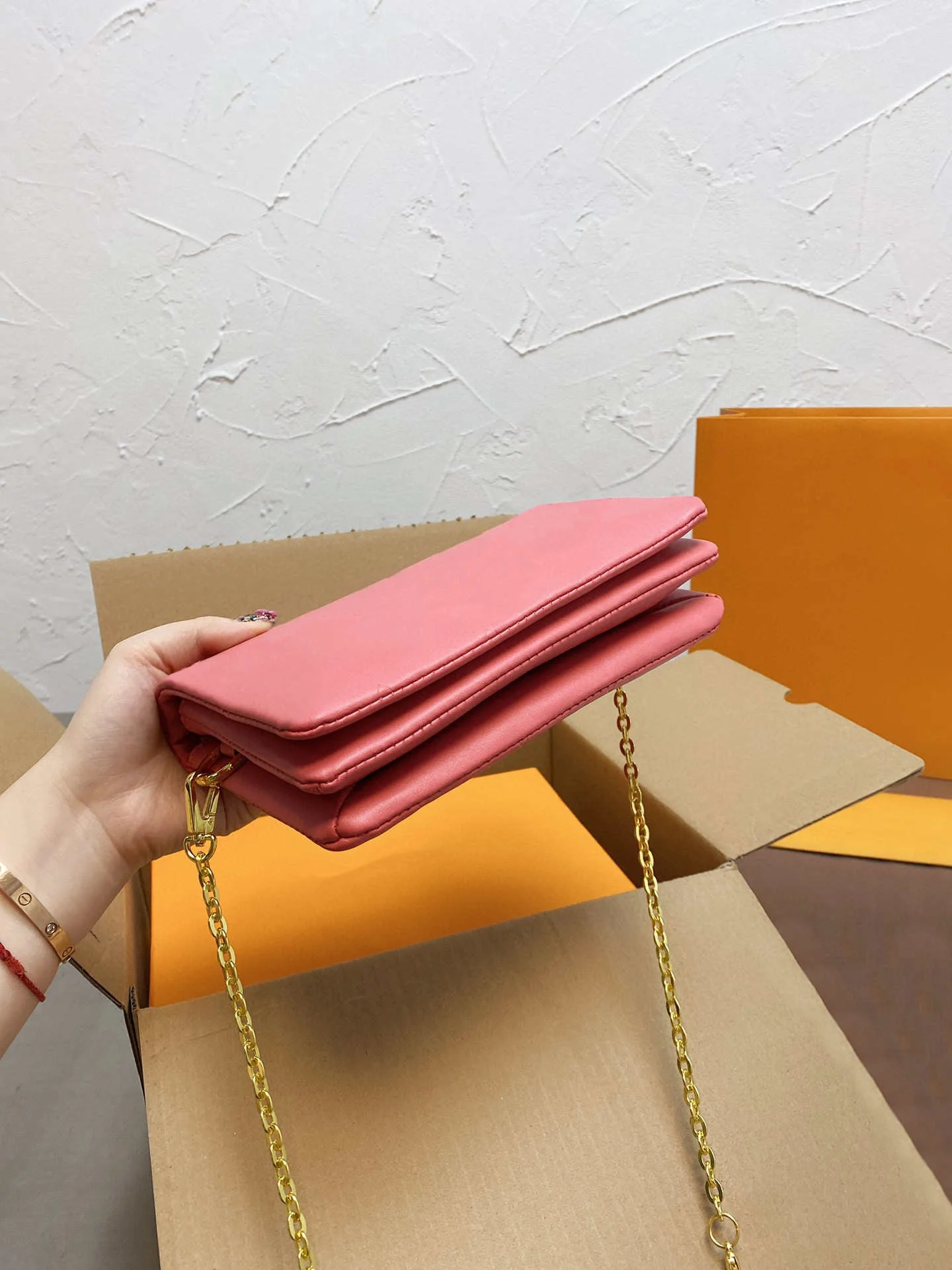 

4 colors leather lady crossbody or shoulder bags luxury purses coin purse metal chain and letter buttons fashion ladies clutch