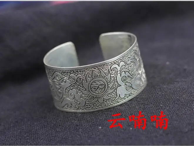 

Серебряный цилиндрический браслет Miao с регулируемой ручкой