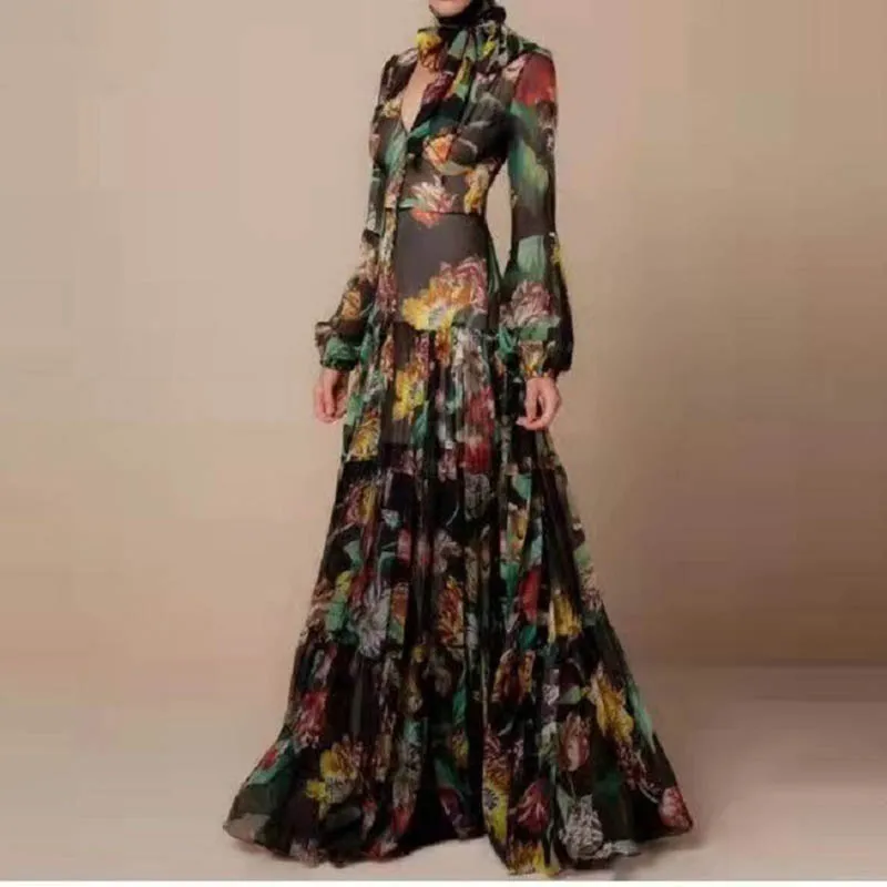 

Женское платье-макси с цветочным принтом, V-образным вырезом и длинным рукавом