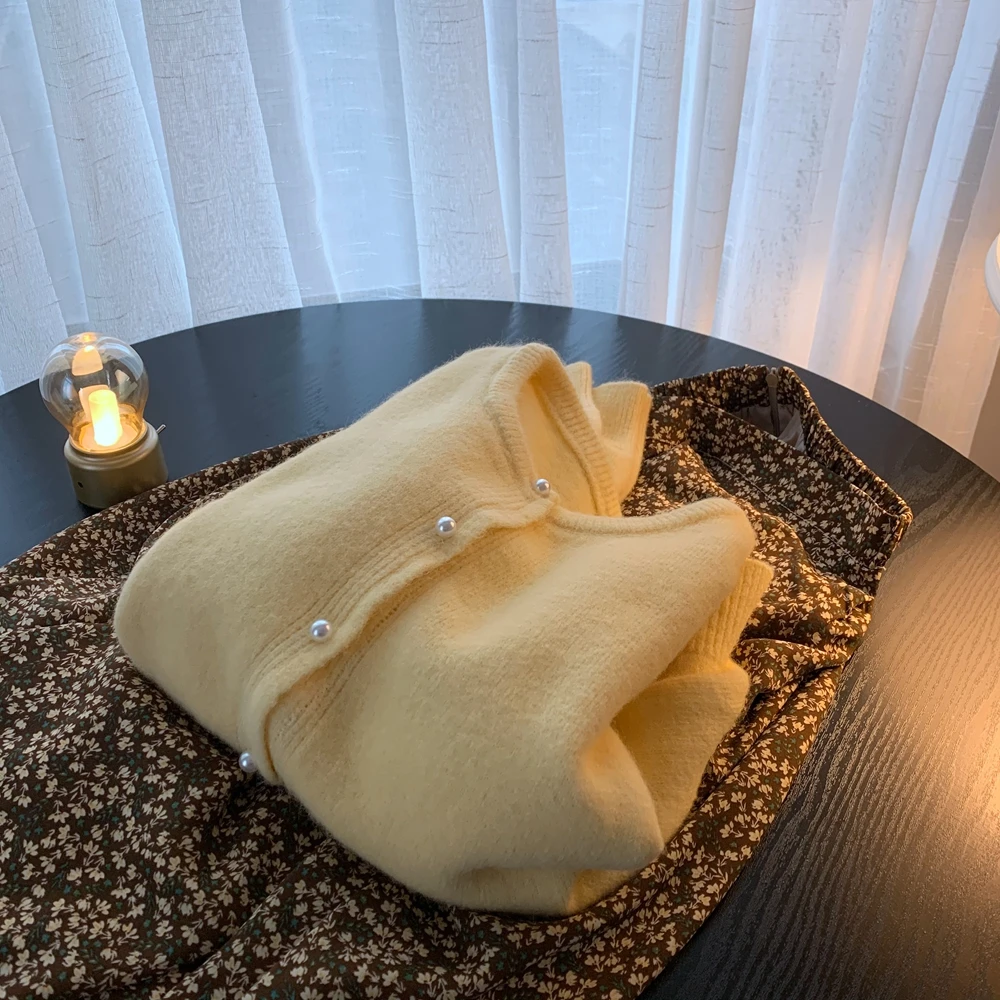 

Для осени и зимы с жемчужной пряжкой утолщенный Женский мягкий свитер с круглым вырезом внутри кардиган пальто