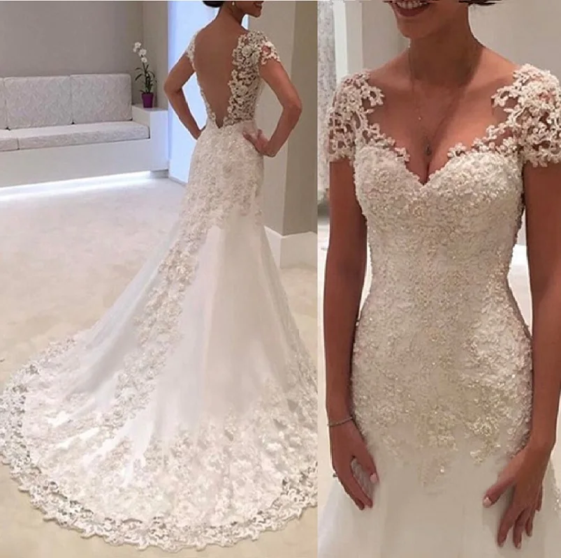 Красочные свадебные платья в винтажном стиле белого и длинным шлейфом