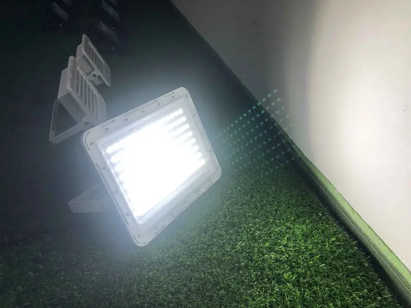 Белый SZYOUMY Led солнечный светильник прожектор светильник 60 Вт 120W 200W Солнечная Floodl светильник на открытом воздухе Водонепроницаемый светильник Сенсор с пультом дистанционного управления Управление - Испускаемый цвет: Белый
