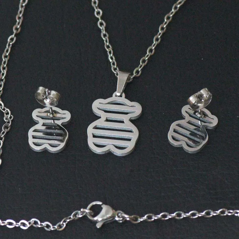 

Women Fashion Jewelry Set Bear Shape Earrings and Necklace Simple and Generous Hollow Titanium Steel loge Jewelry