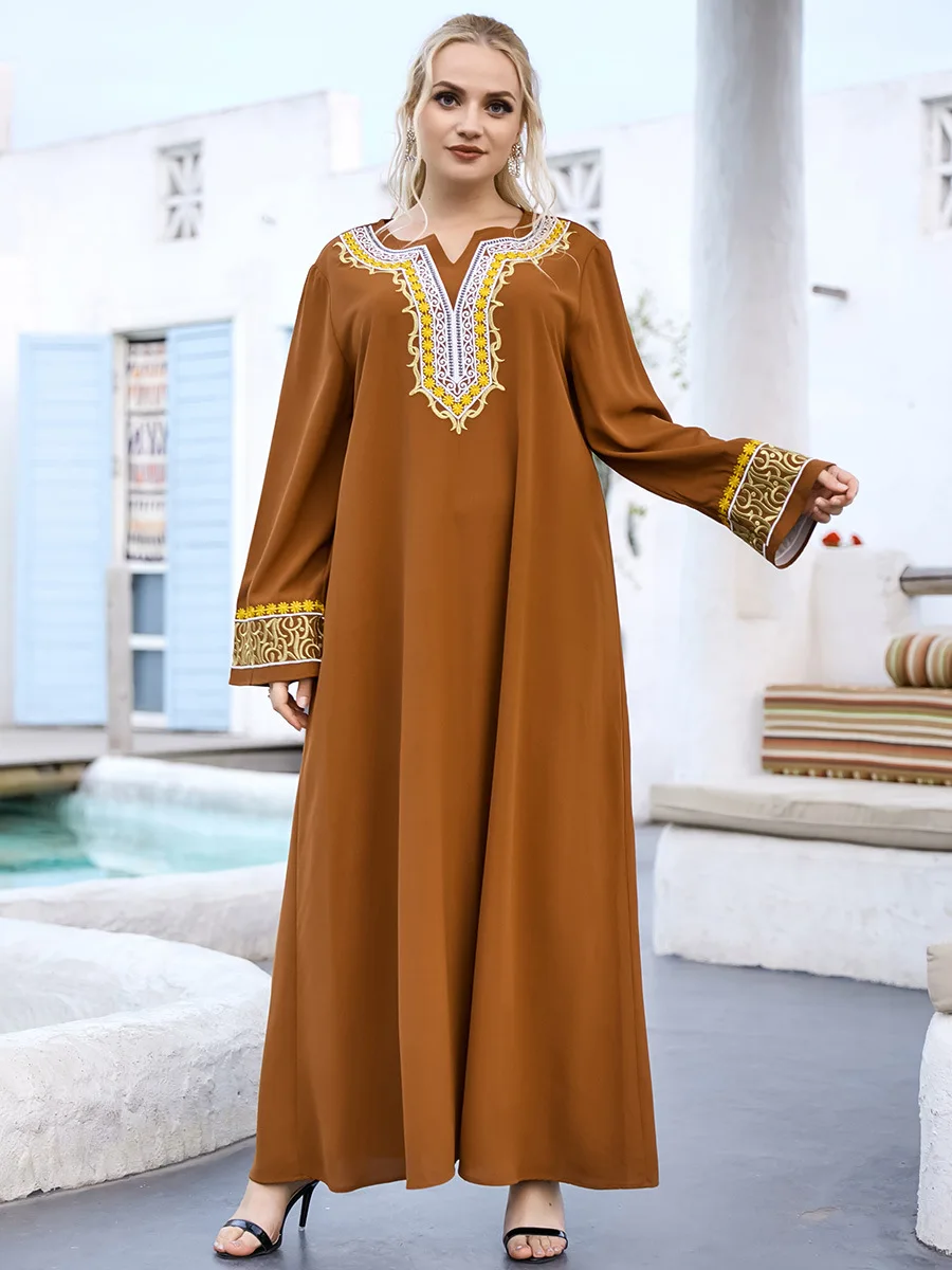 

Женское бархатное платье-макси большого размера с цветочной вышивкой