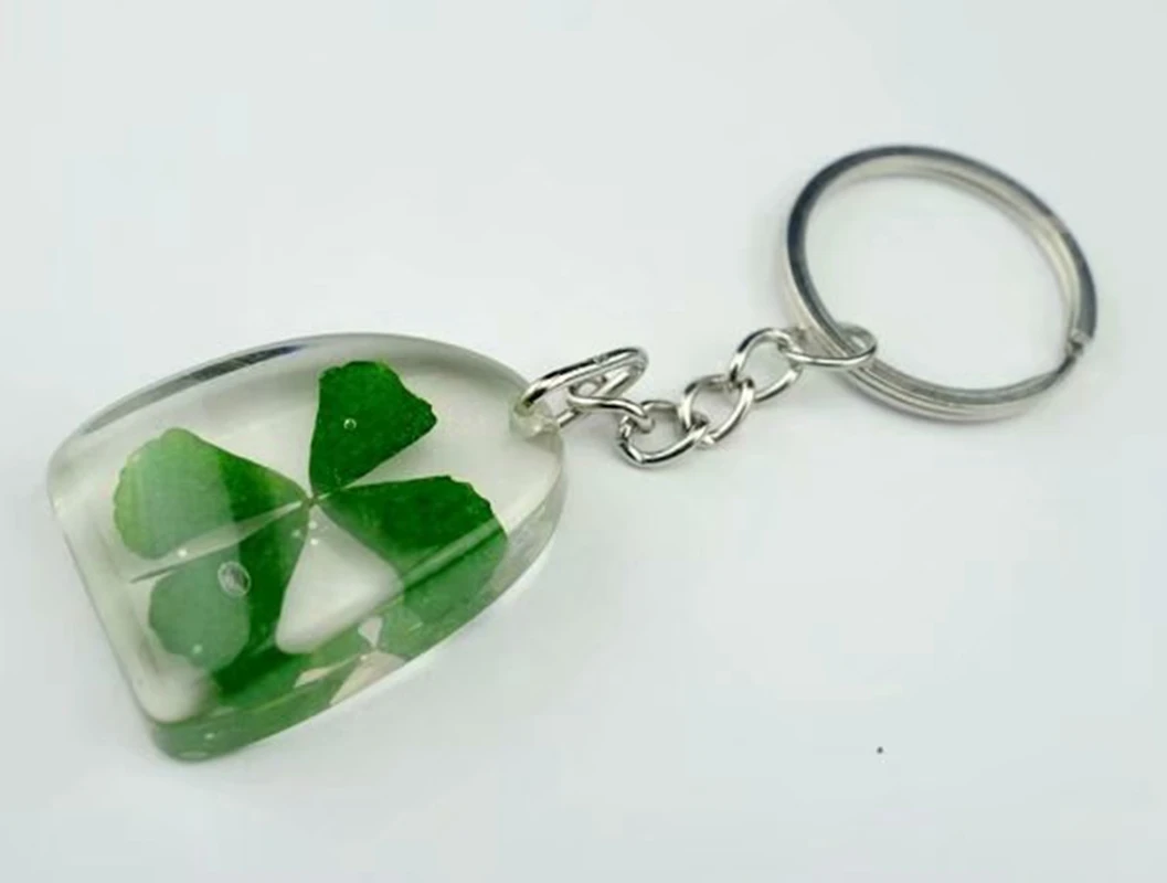 

16 pcs fashion Real Shamrock Vogue Real Four Leaf Clover Keychain