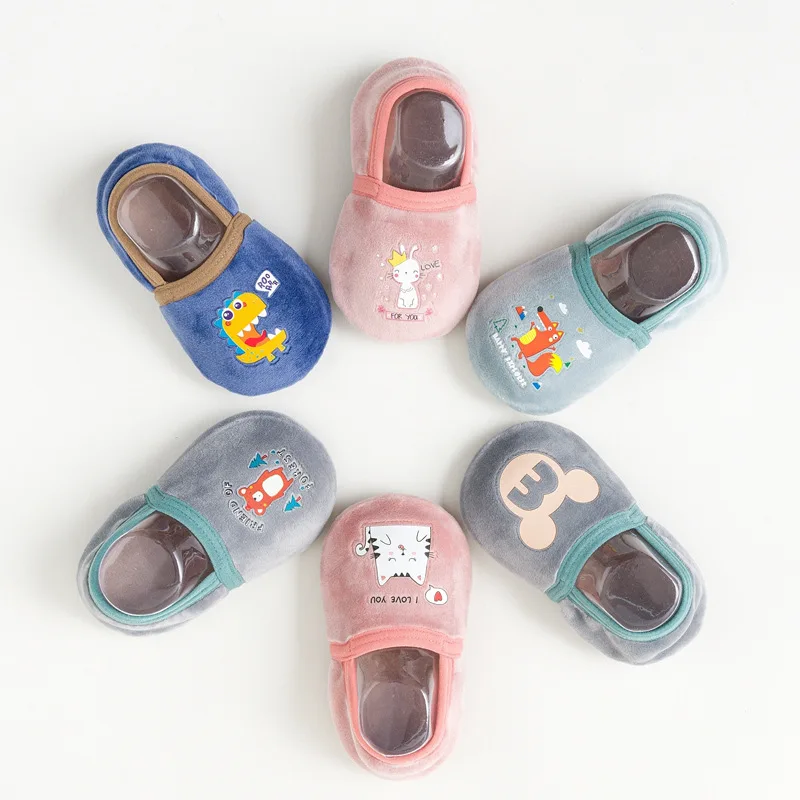 

Носки-тапочки для малышей; Сезон осень-зима; Бархатные толстые нескользящие носки для малышей; Детские носки для ранней школы