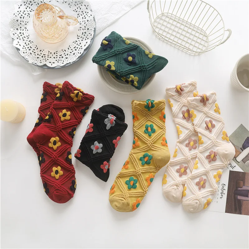 

Korea Fashion Retro Literary Rhombus Lattice Women Sweet Cartoon Hyuna Small Flowers Cute Girls Autumn Winter Cotton Trend Sock