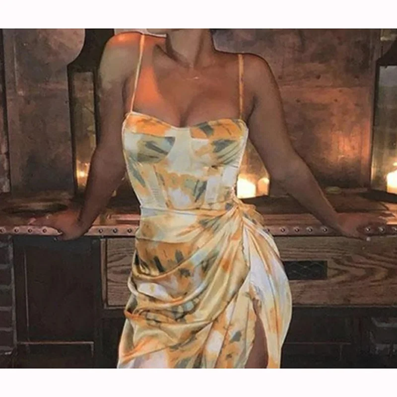 Женское платье без рукавов с абстрактным принтом на тонких бретельках высоким
