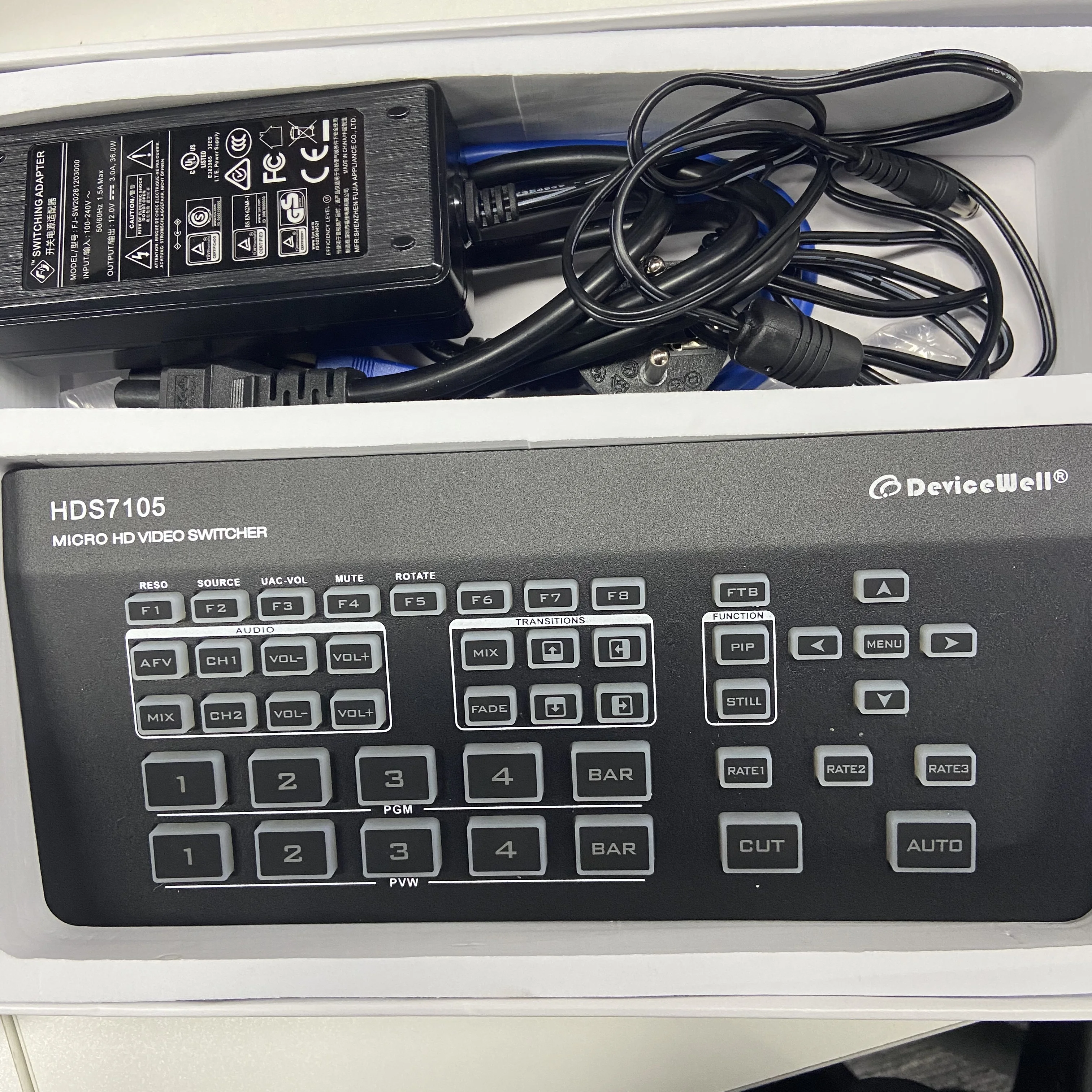 Коммутатор Devicewell HD Video 5CH HDMI-совместимый + 1CH-DP HDS7105-V21 PGM PVW Multi-view MIX выцветает