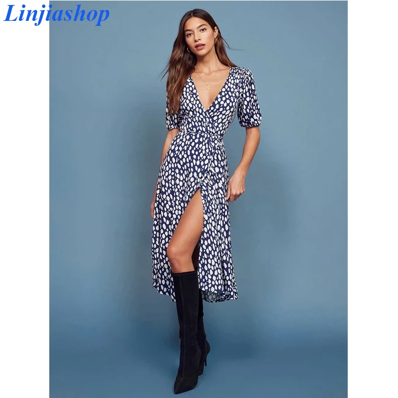 Элегантное осеннее стильное реформационное платье миди голубого цвета с