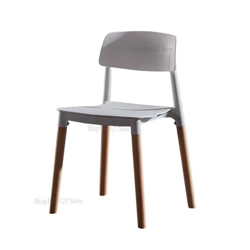 Современный минималистичный пластиковый стул в скандинавском стиле для отдыха