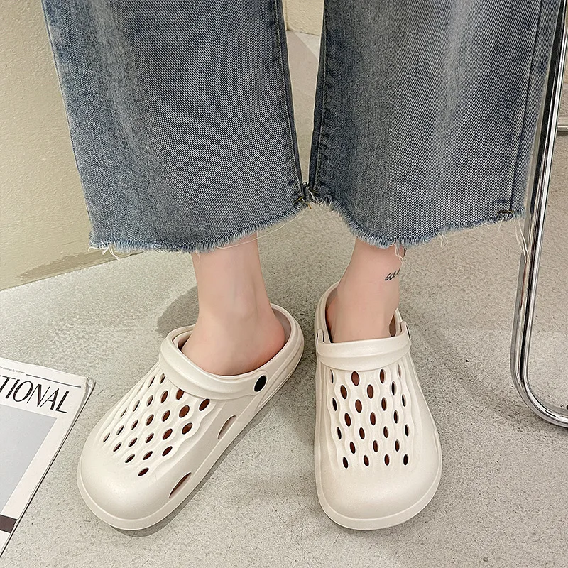 

Fretwork Heels Low Shoes Slippers Flat Slipers Women Shale Female Beach Slides Cover Toe Fashion 2021 Sabot Luxury PU Fabric Rub