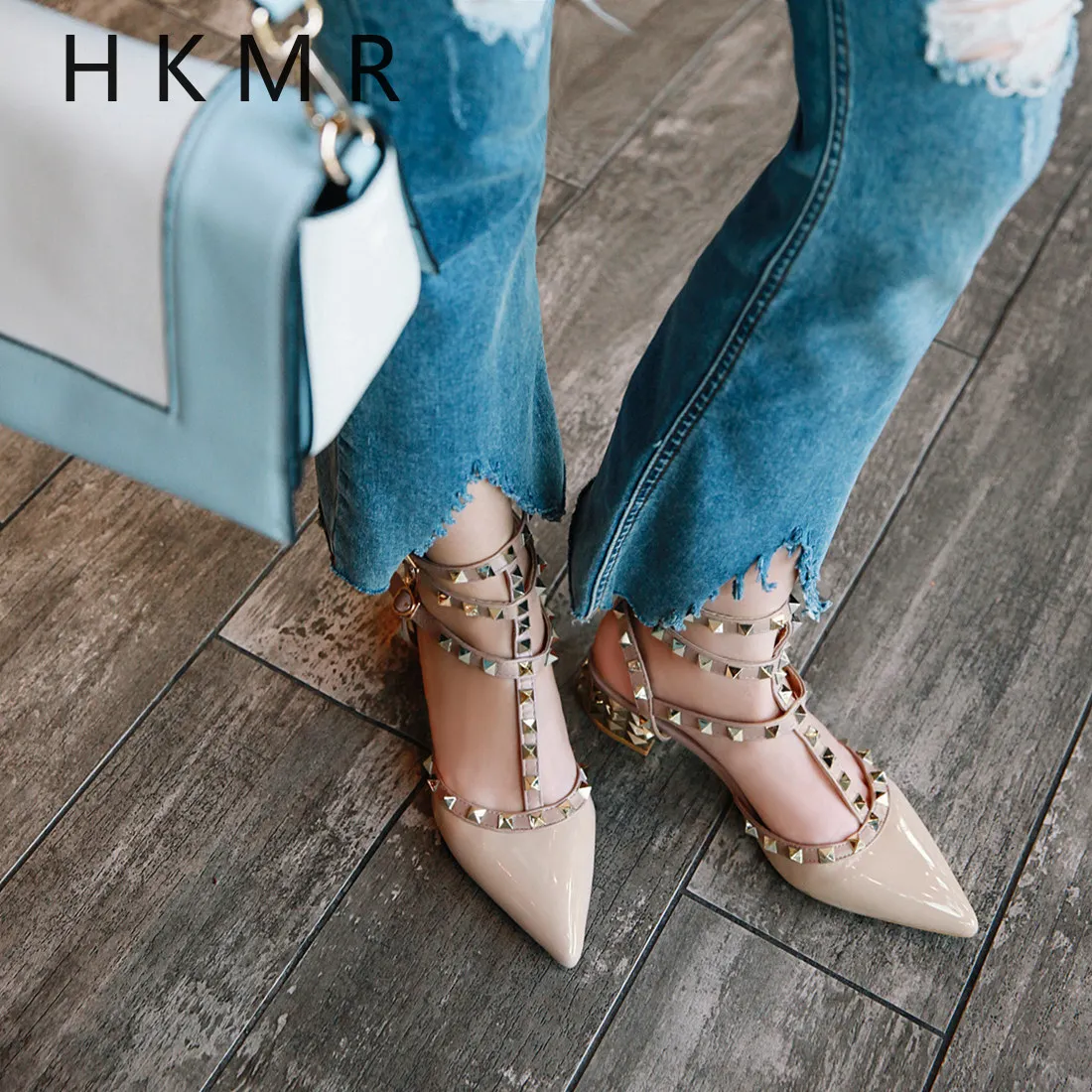 

2021 New Spring Ankle Strap Women Flat Leopard Shoes T-strap Pointed Toe Rivet Flat Sandals Woman Party Dress Shoes hot