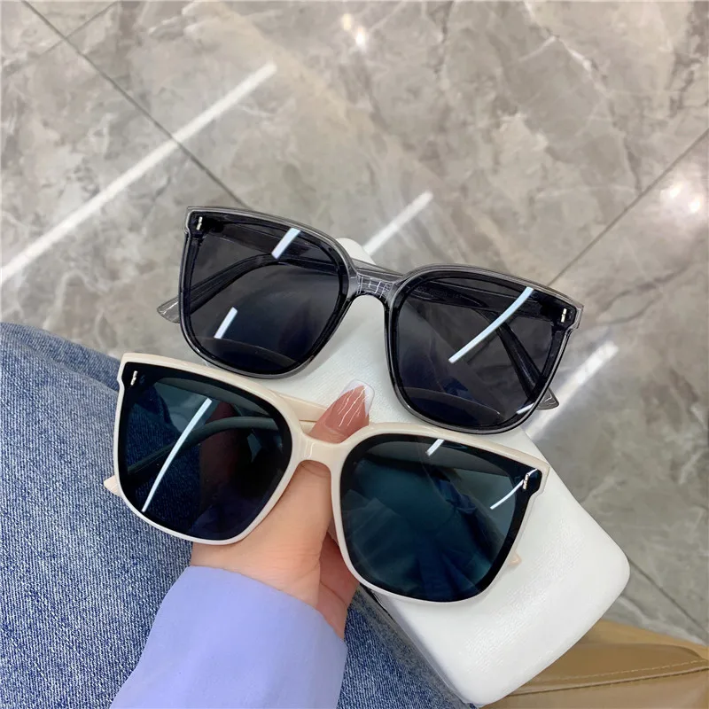 

2021New Fashion Squre Beige Sunglasses Vintage Women Luxury Designer Shades Sun Glasses Latest Popular