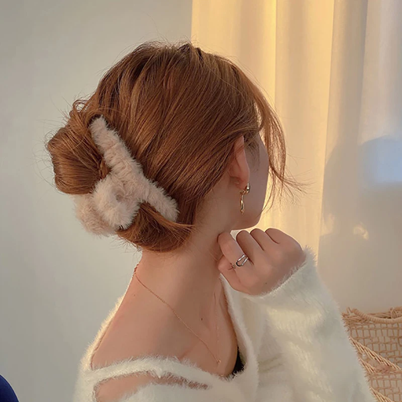 

Hair clip plush catch clip large imitation rabbit hair catch back of the head temperament hair clip female headdress shark clip