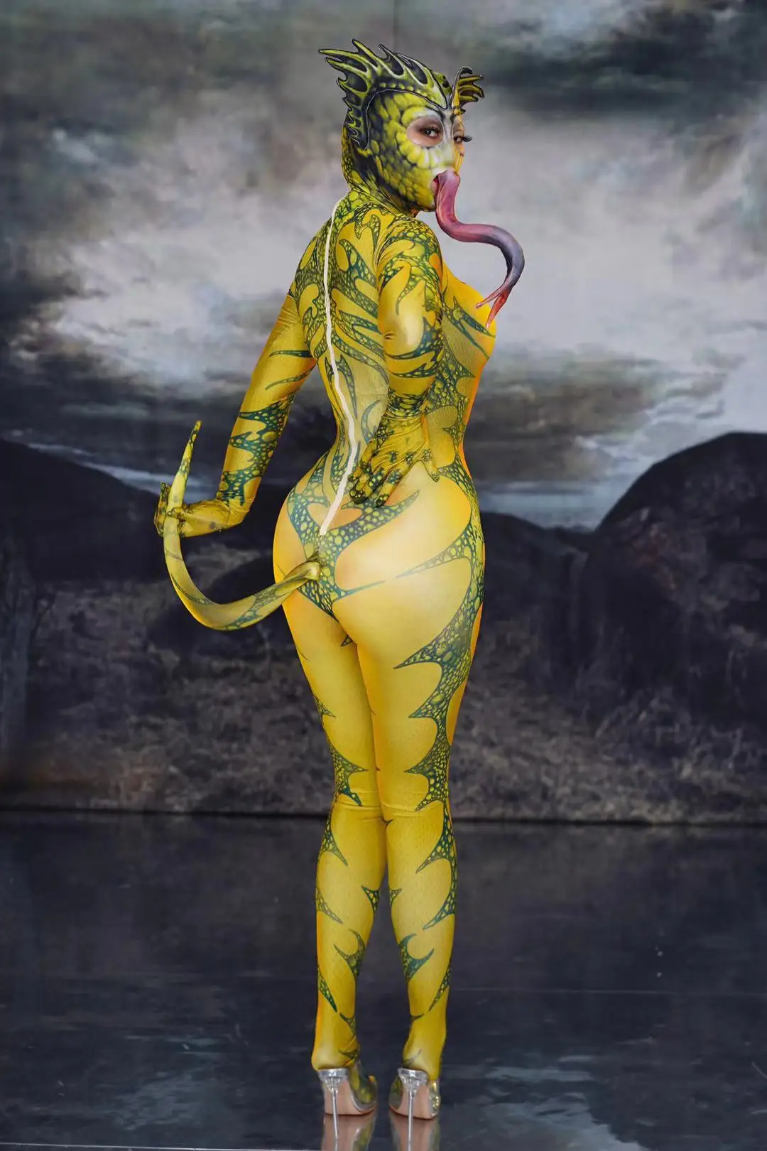 Женский облегающий костюм ящерицы с длинными рукавами для ночного клуба |